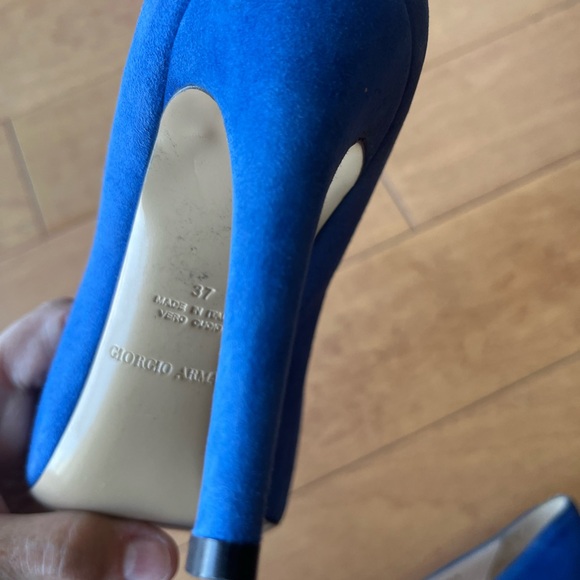 Giorgio Armani royal blue suede pumps - Picture 3 of 11